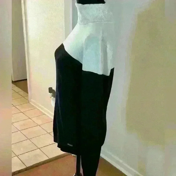 Calvin Klein Black & White Colorblock Turtleneck Sweater - Picture 4 of 8